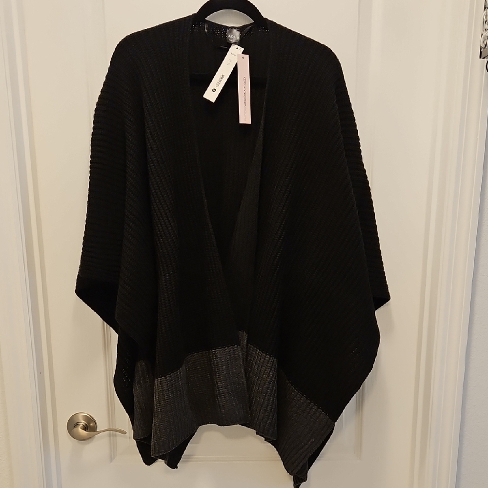 NWT Bloomindale's Aqua Knit Pasmina